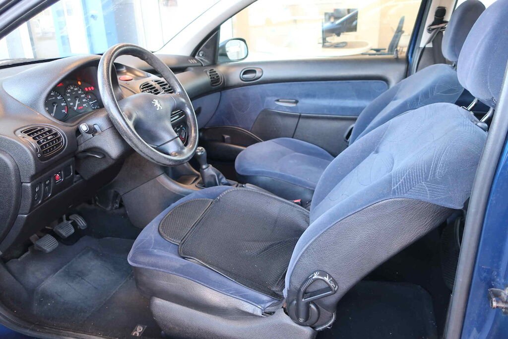 PEUGEOT 206 1.4 XT