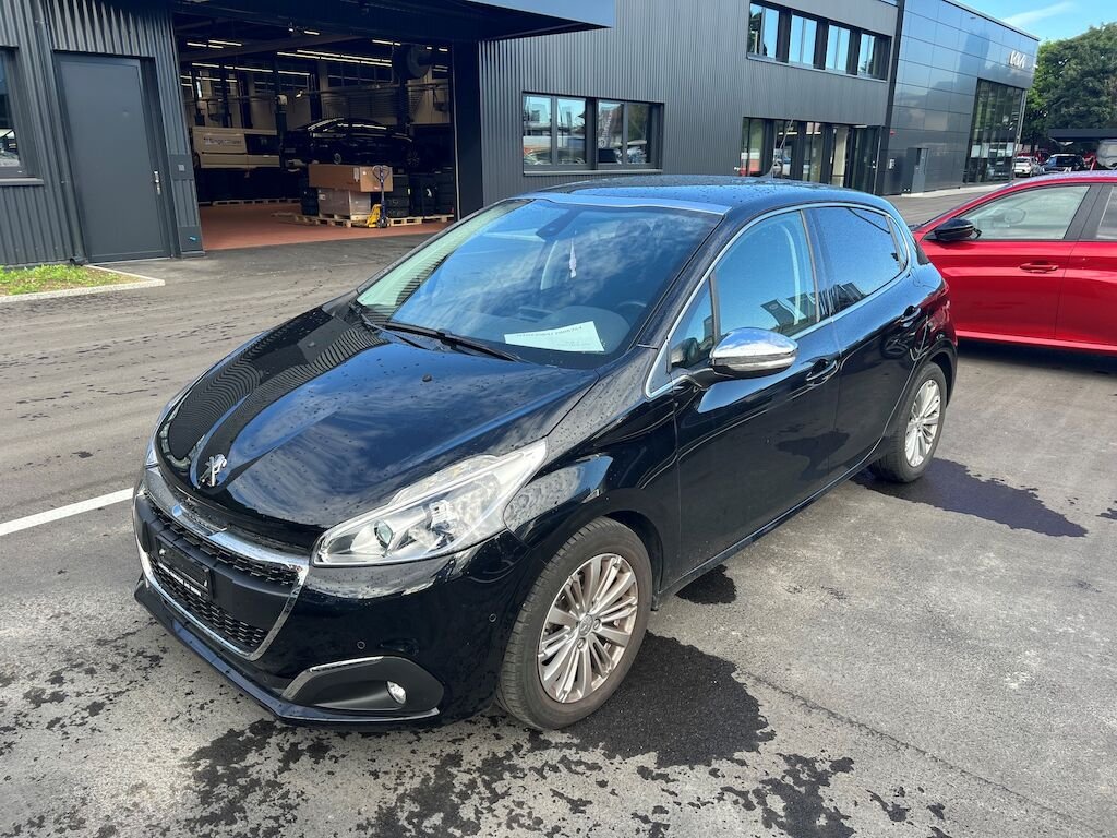 Peugeot 208 1.2 PureTech Allure S/S - Automat