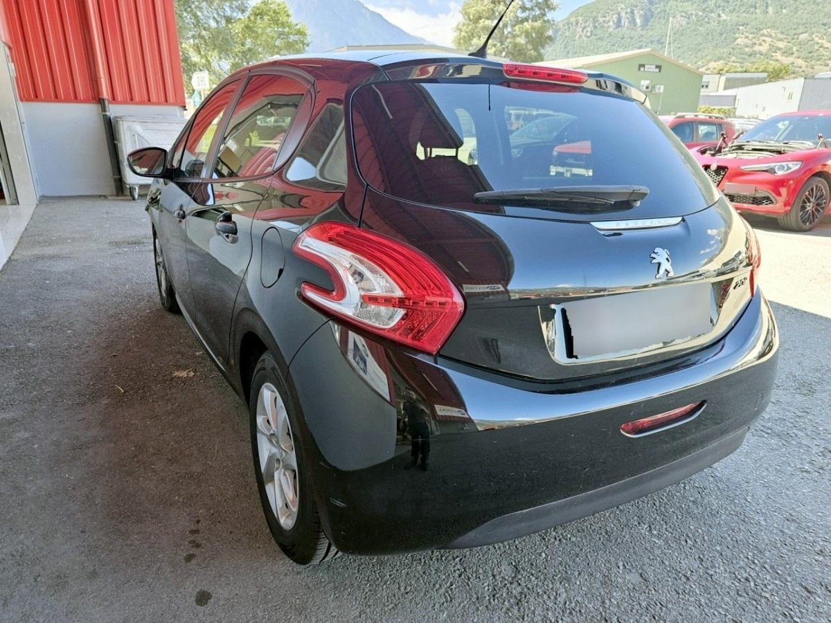 PEUGEOT 208 1.2 VTI Style, 82 HP