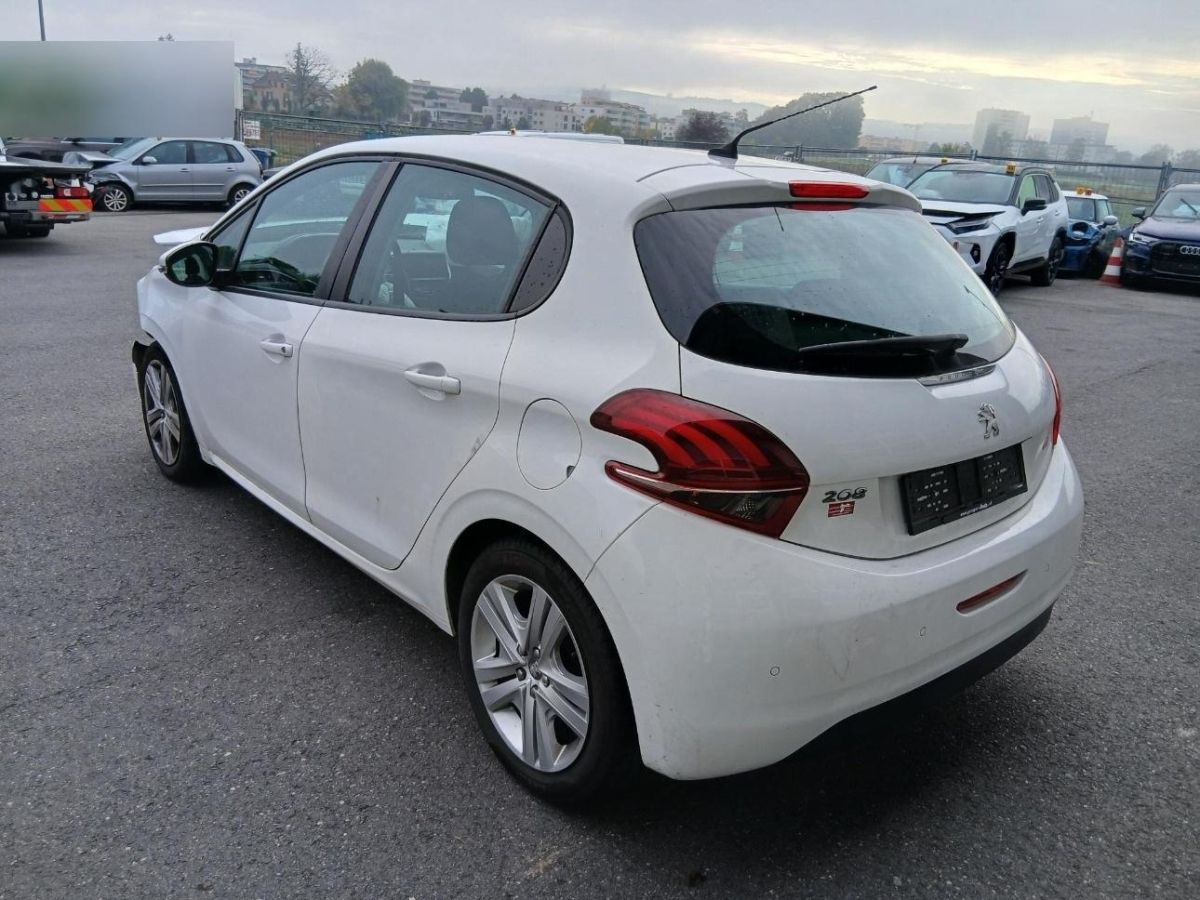 PEUGEOT 208 1.2i STT , 82 HP