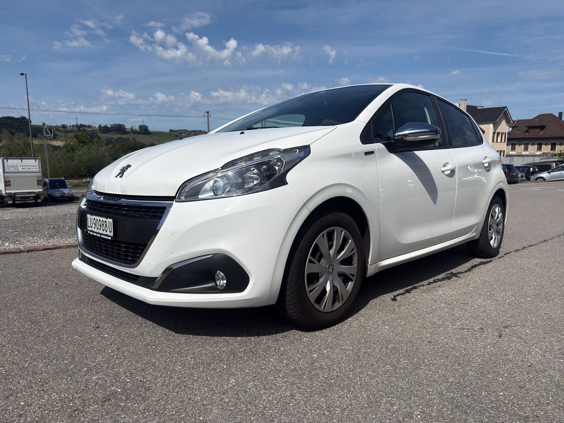 PEUGEOT 208 1.2i STT SIGNATURE *Zahnriemen ersetzt*