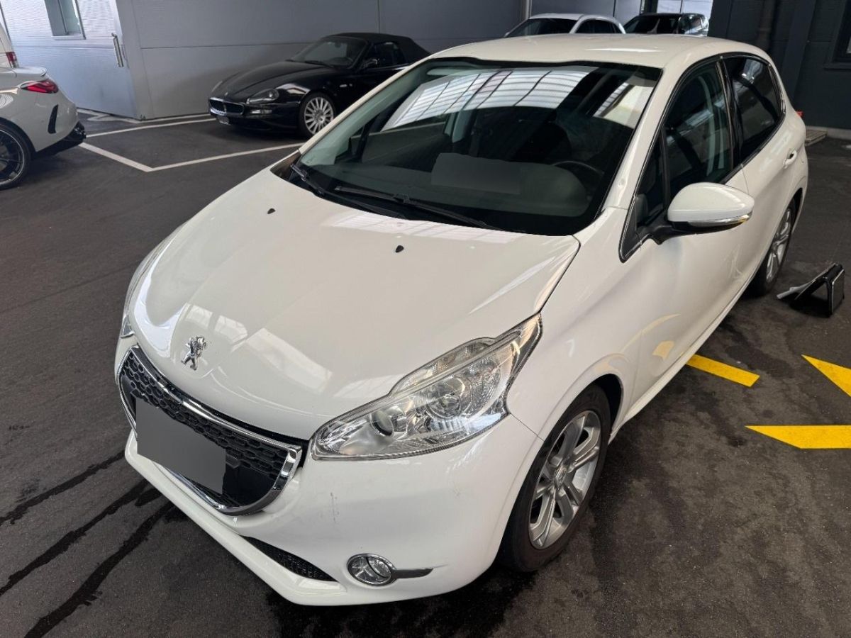 PEUGEOT 208 I 208 1.6 e-HDI Allure, 115 HP