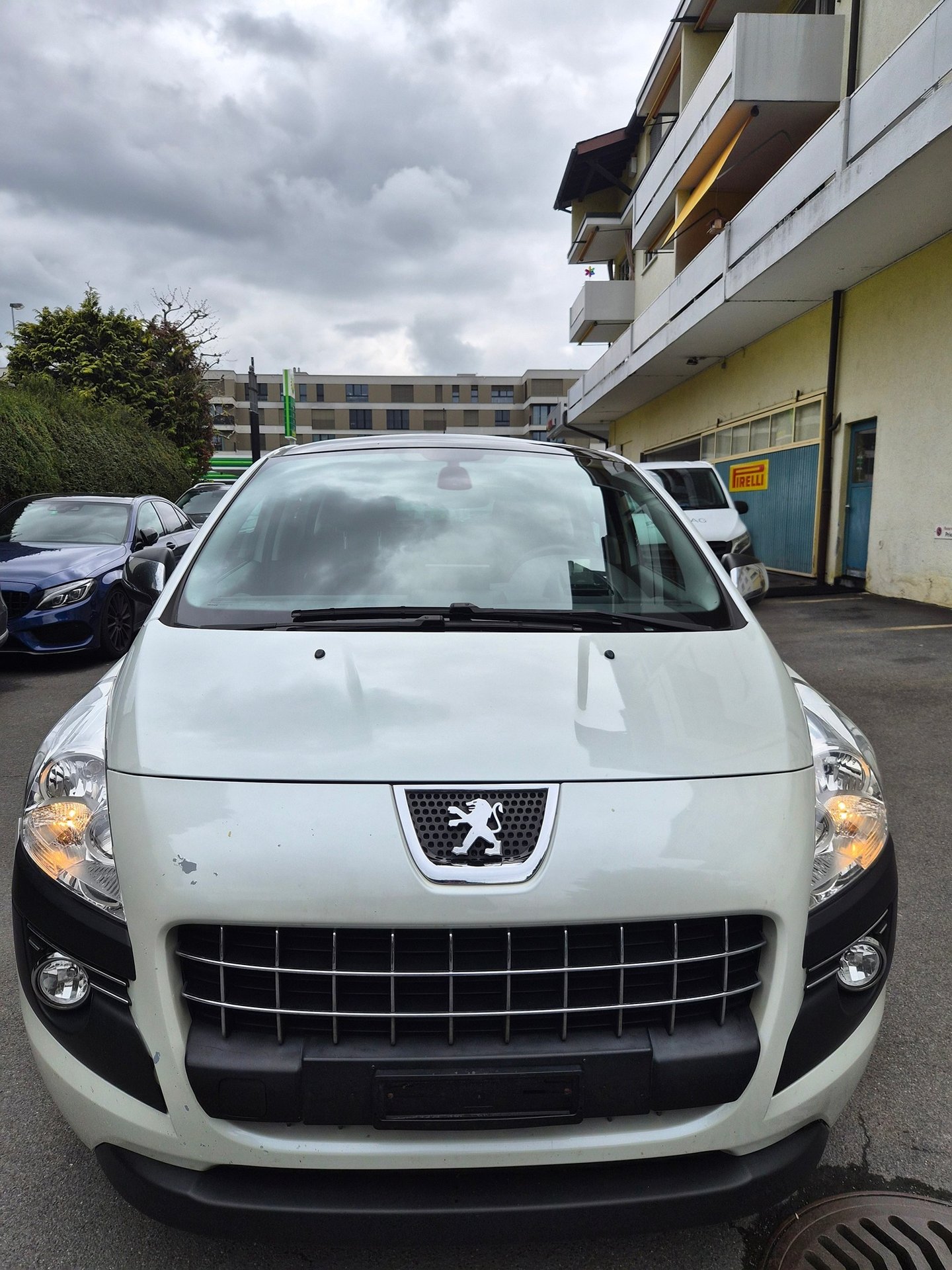 PEUGEOT 3008