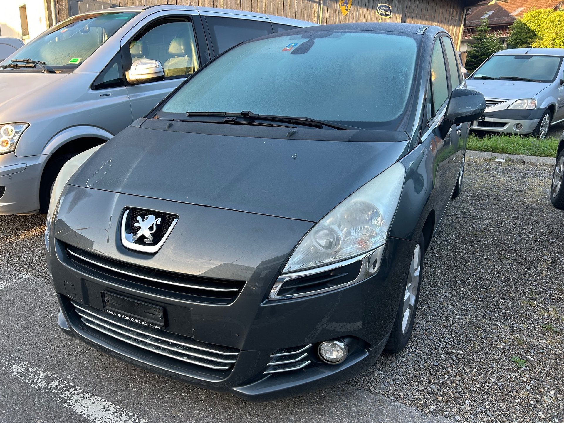 PEUGEOT 5008