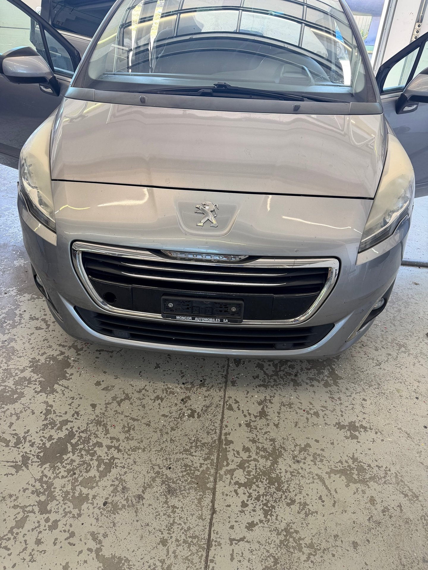 PEUGEOT 5008 1.6i Turbo