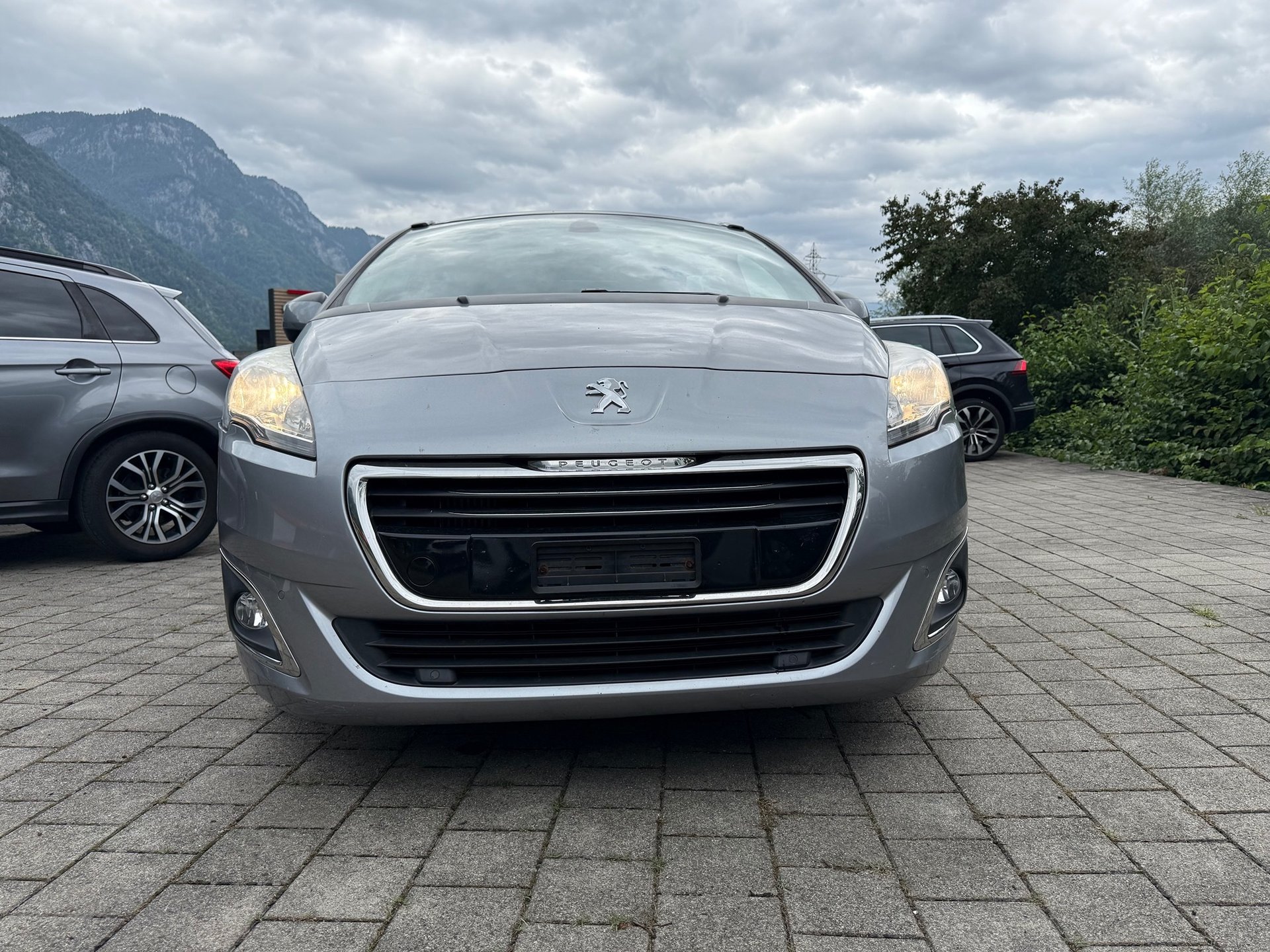 PEUGEOT 5008 1.6i Turbo