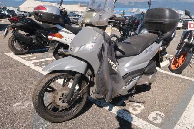 Peugeot Tweet 125 .