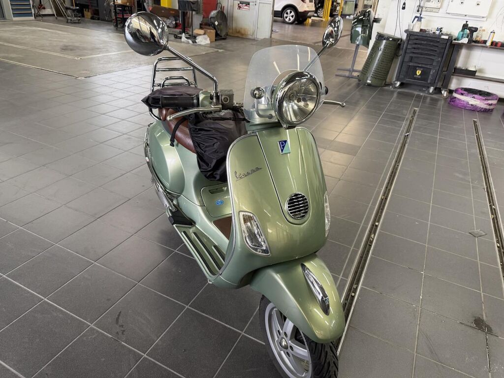 Piaggio Vespa 125 LXV Via della Moda