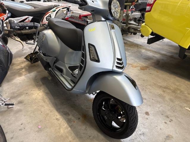 Piaggio Vespa 300 GTS Super Tech