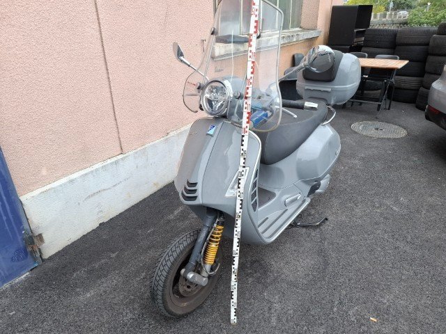 Piaggio VESPA GTS 300 HPE SUPER T Scooter