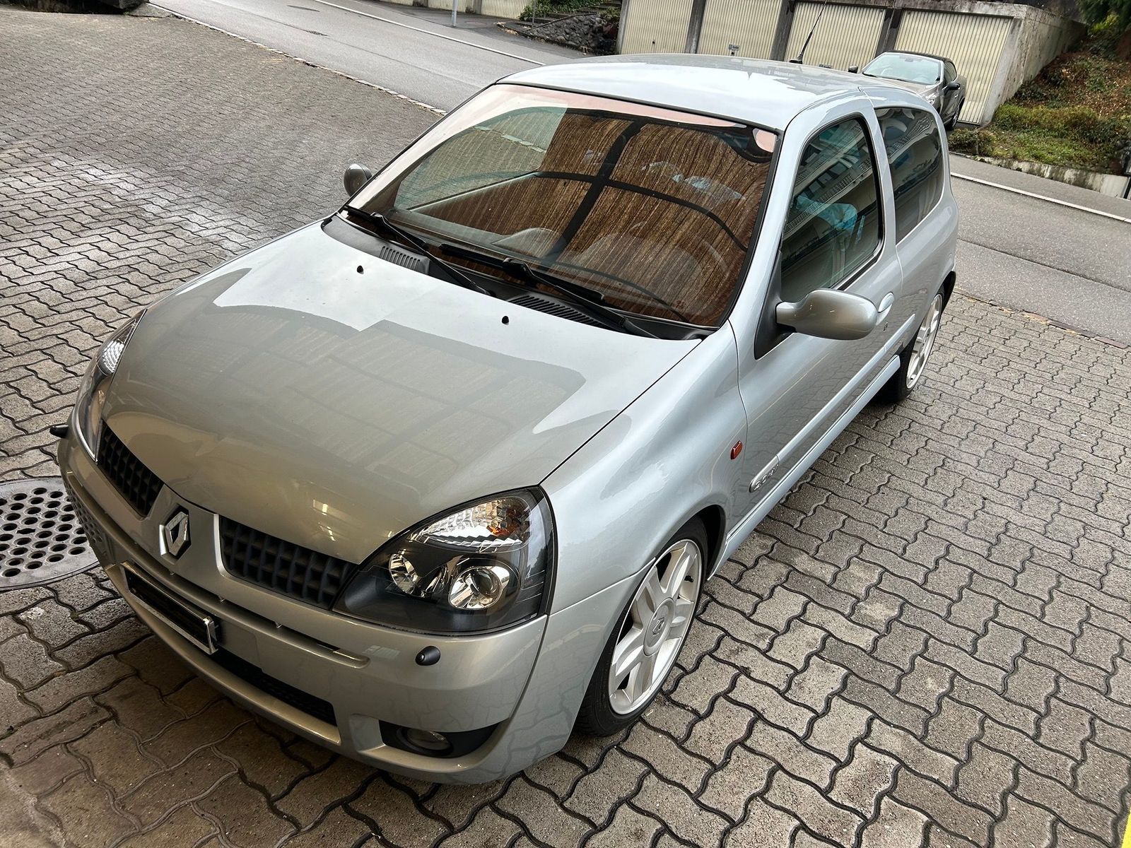 RENAULT Clio 2.0 16V