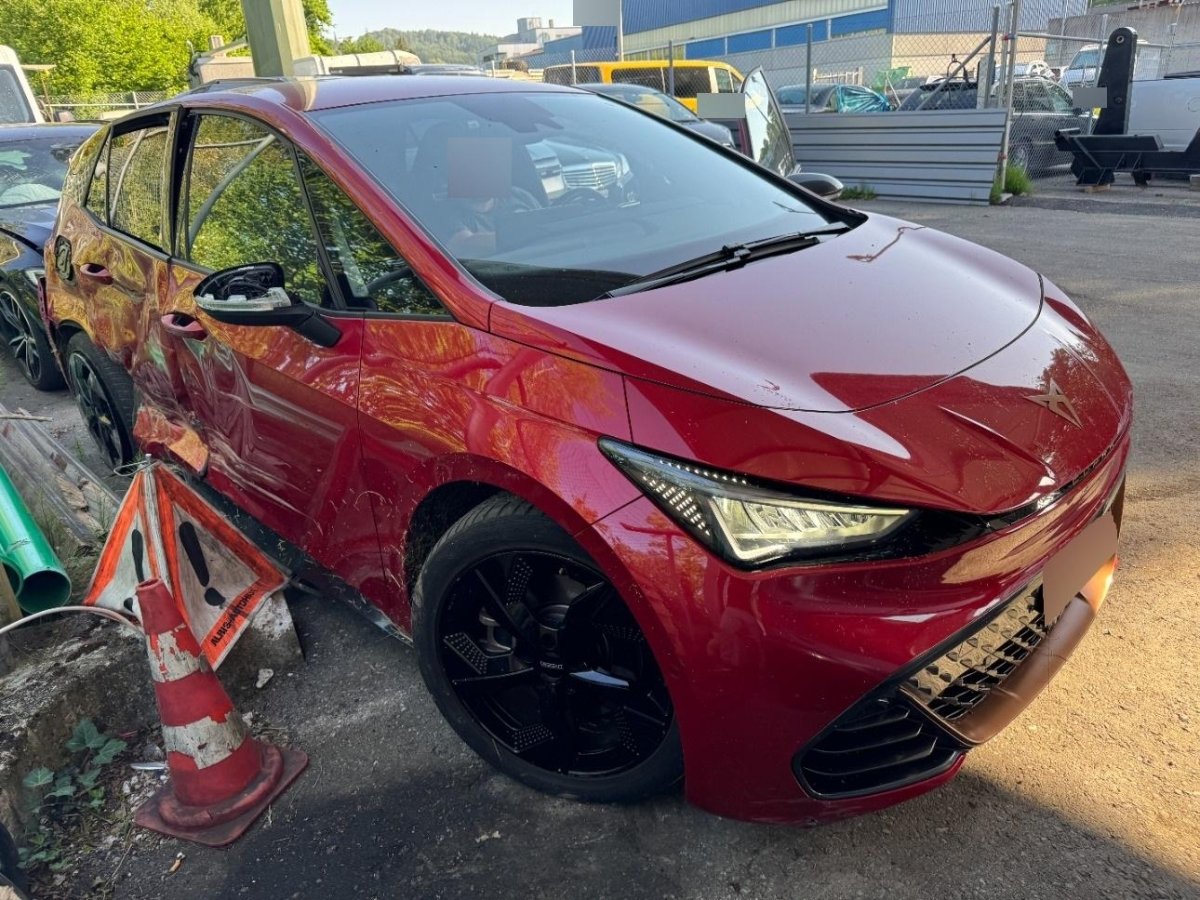 Seat 77 kWh E-Boost, 231 HP