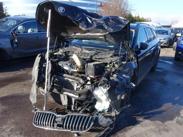 SKODA Superb Combi 2.0 TDi Ambition 4x4 DSG