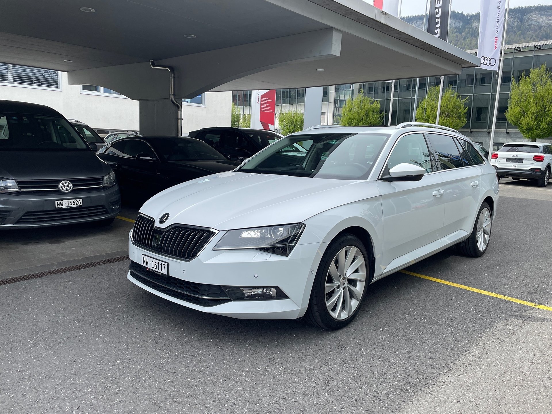 SKODA Superb Combi Style 1.4 TSI 6. Gang
