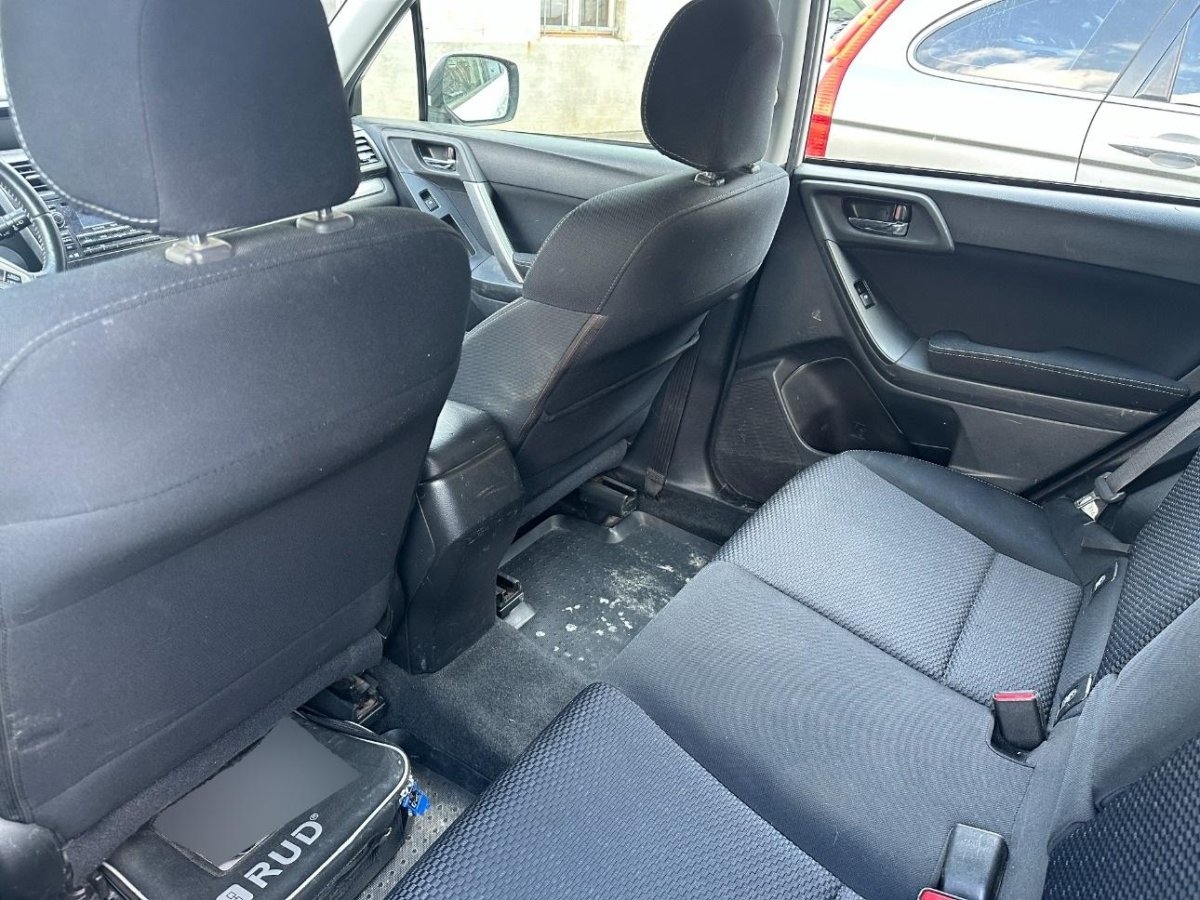 2014-subaru-forester-2-0i-awd-150-hp-szwajcarska-dolina