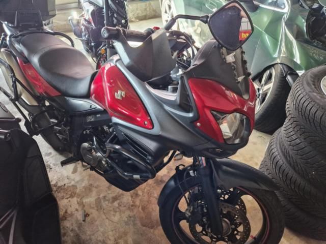 Suzuki DL 650 A V-Strom L4 Voyager