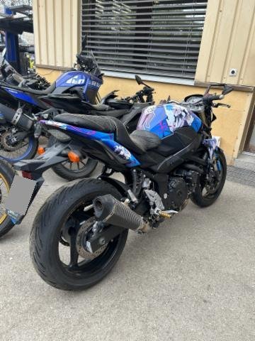 Suzuki GSR 750