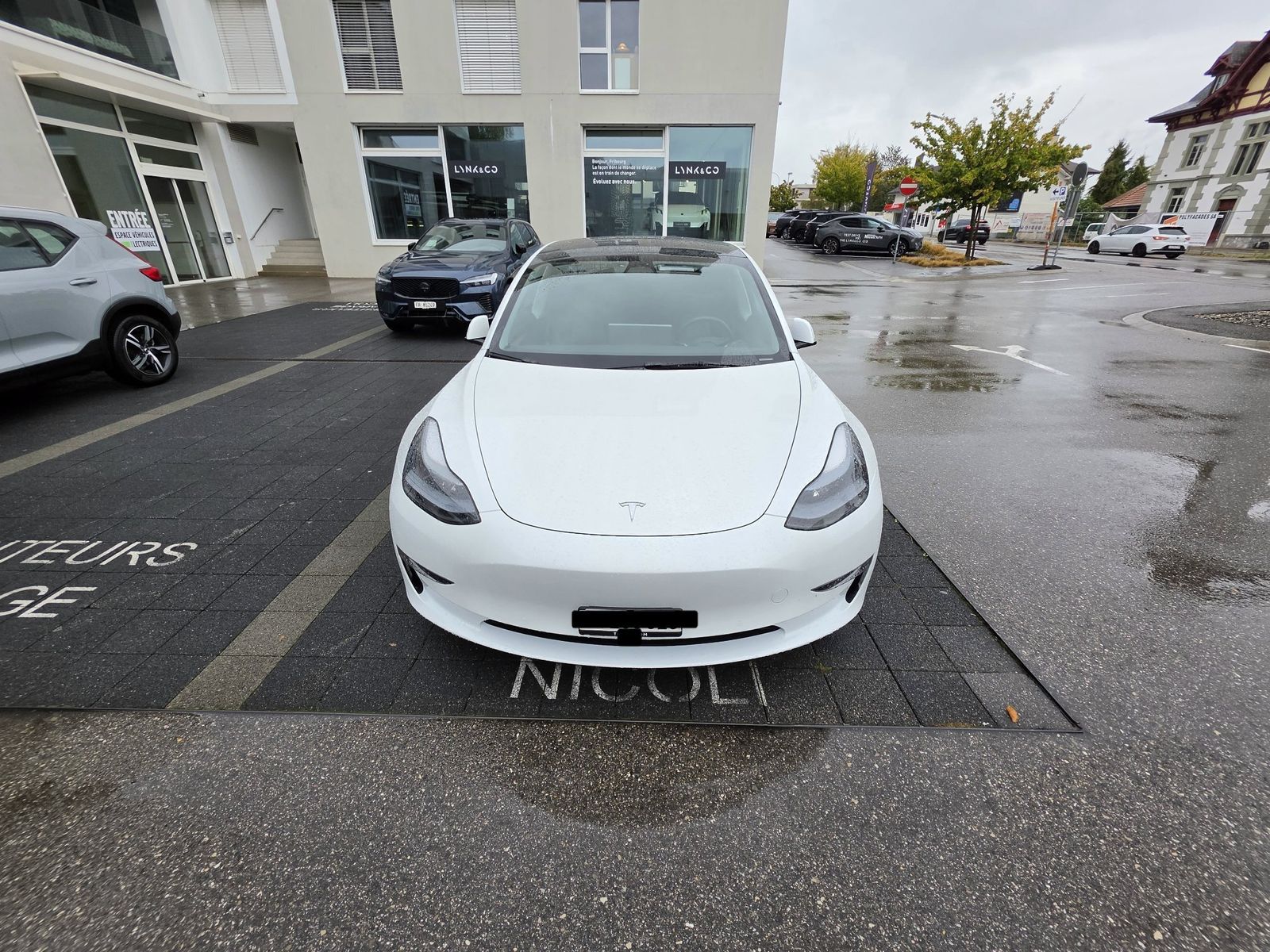 TESLA Model 3 Performan