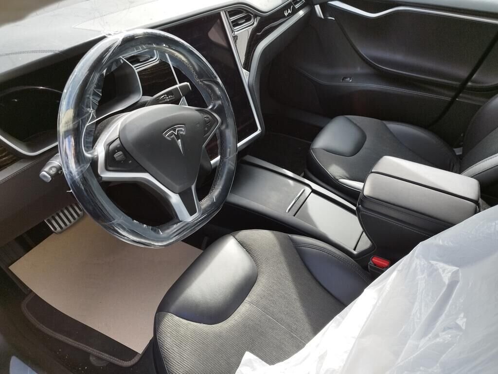 TESLA Model S 75