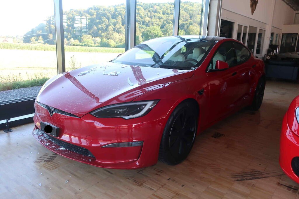 TESLA MODEL S PLAID
