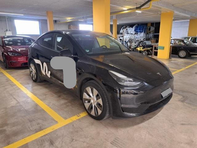 Tesla Model Y Long Range D