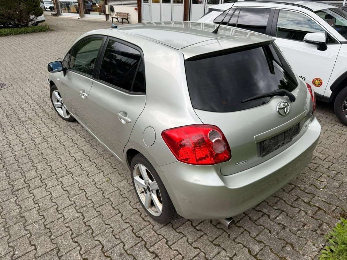 Toyota Auris  1.6, 124 HP
