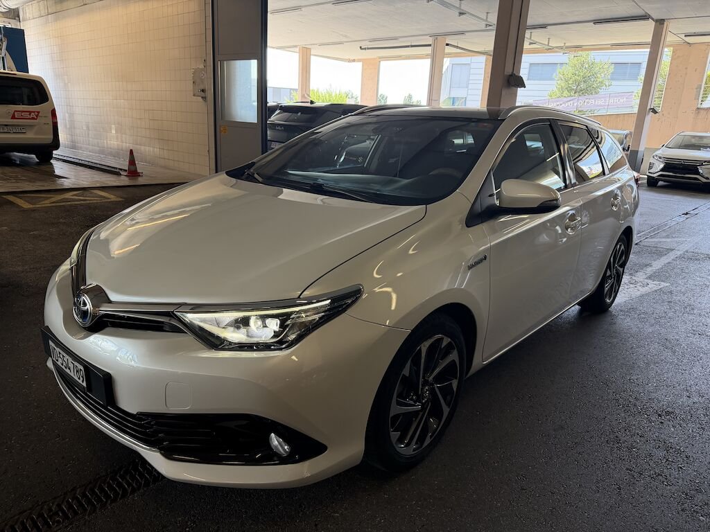 Toyota Auris HSD Style