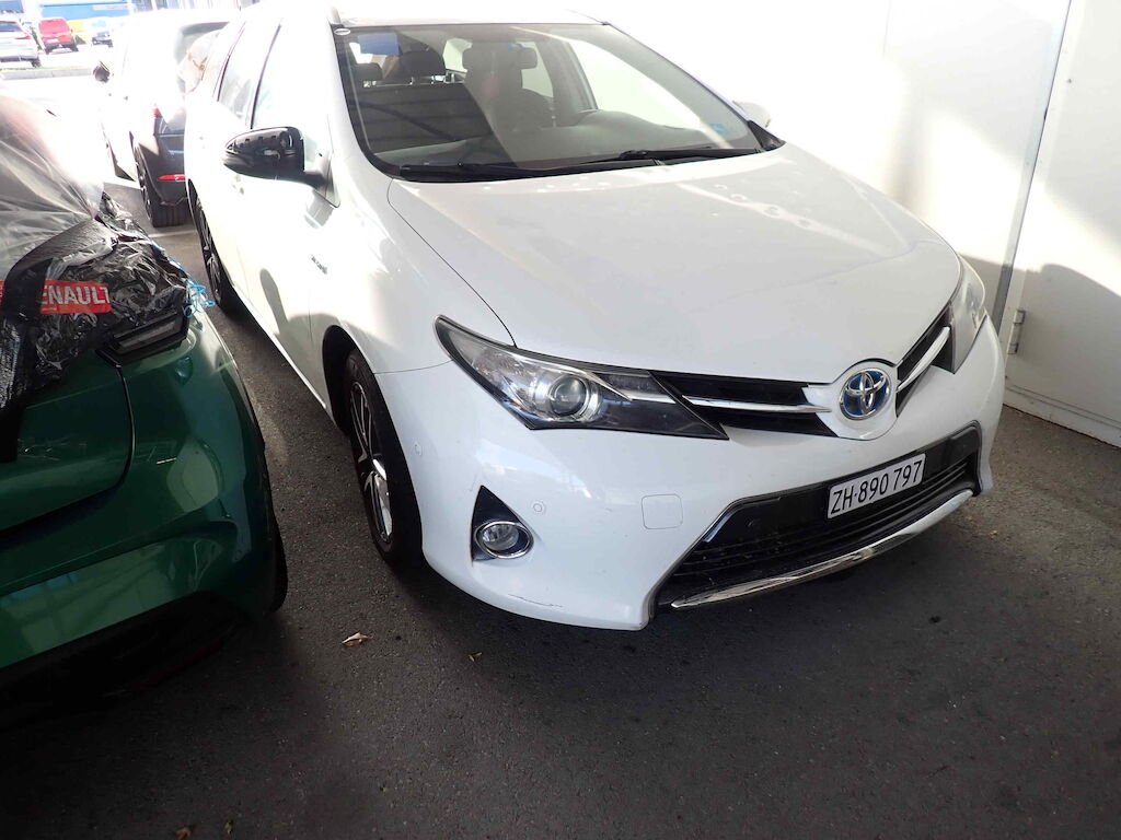 TOYOTA Auris TS 1.8 HSD Trend