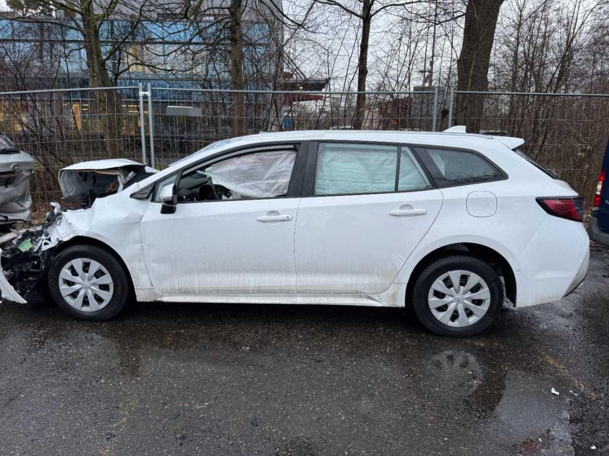 TOYOTA Corolla TS 1.8 HSD Trend, 98 HP