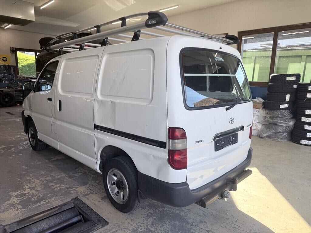 Toyota HI-ACE 2.5D 4WD
