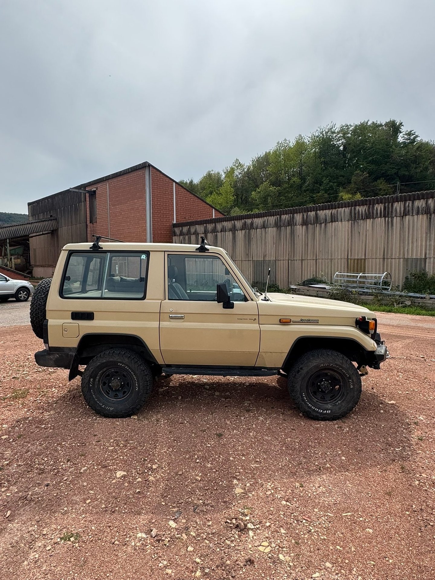 TOYOTA LandCruiser HZJ70