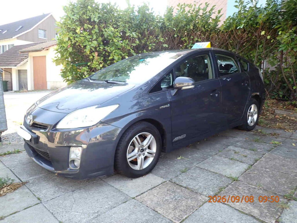 TOYOTA PRIUS 1.8 VVT-I HSD LUNA