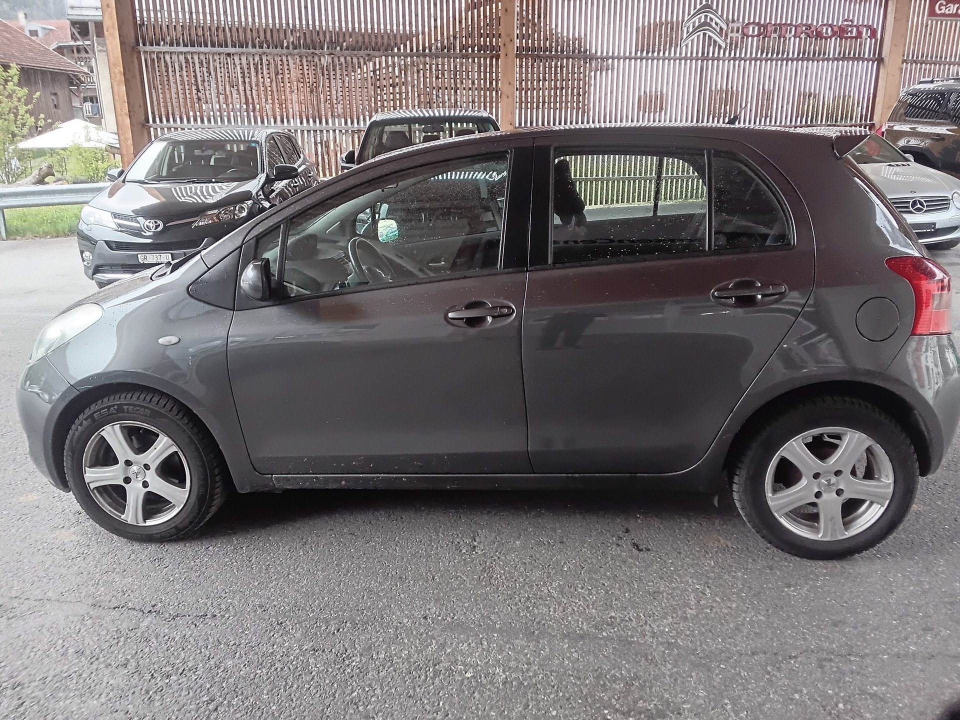 TOYOTA Yaris 1.3