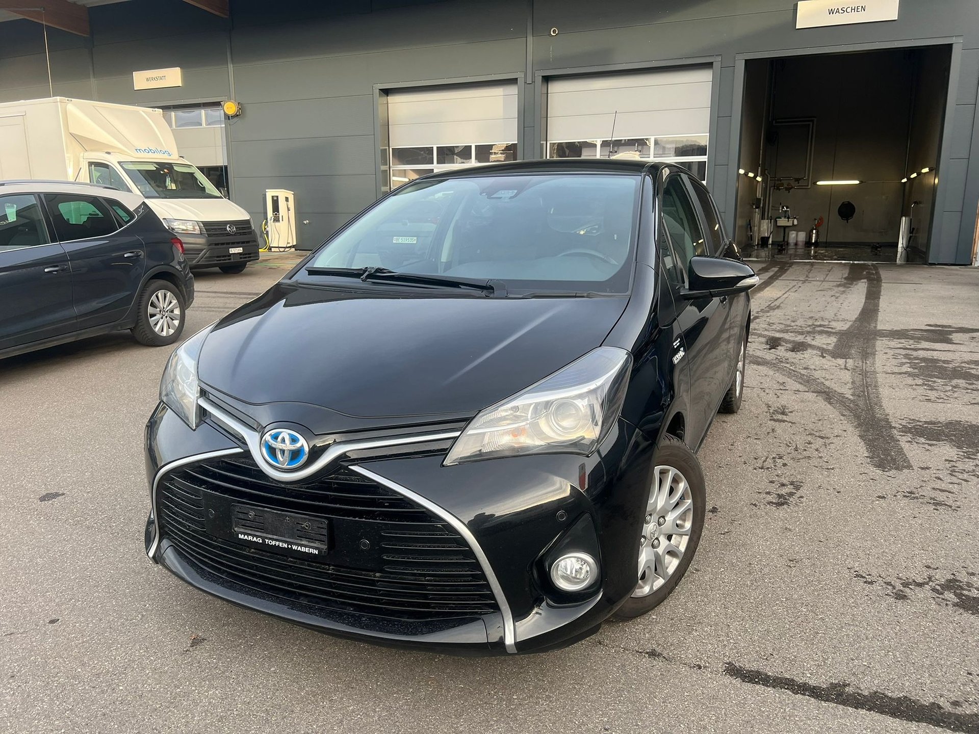 TOYOTA Yaris Hybrid
