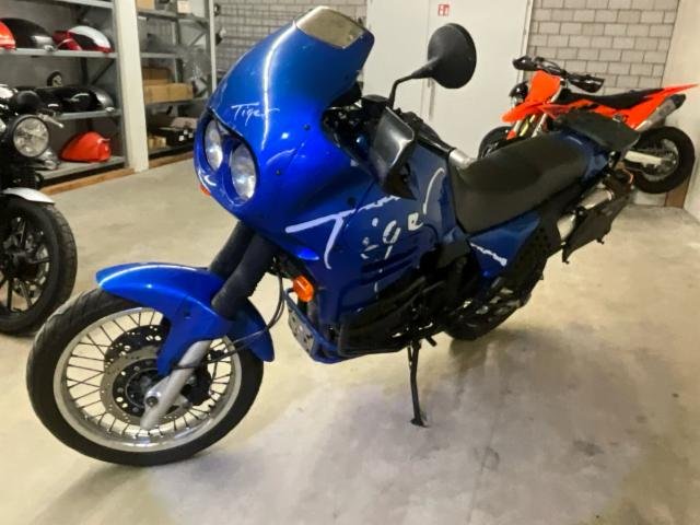 Triumph Tiger 900 .