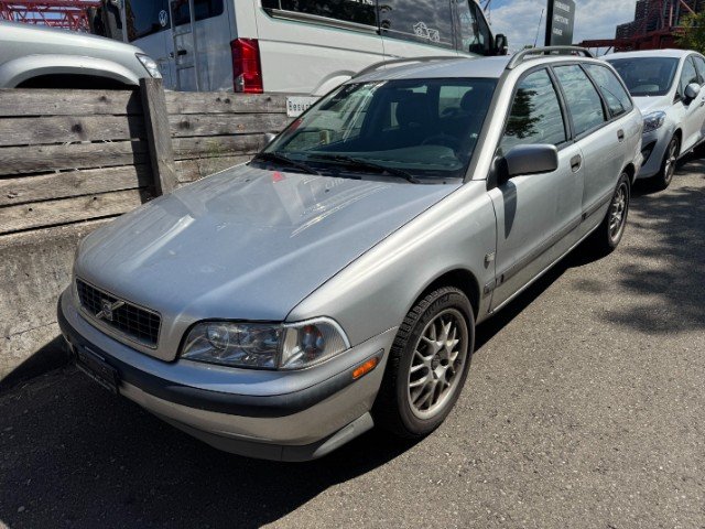 Volvo V40 Kombi 1.9 T4