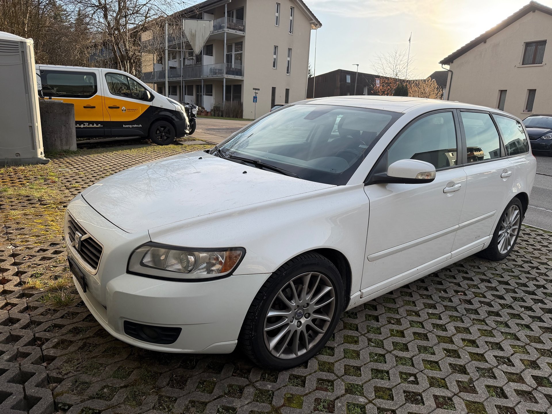 VOLVO V50