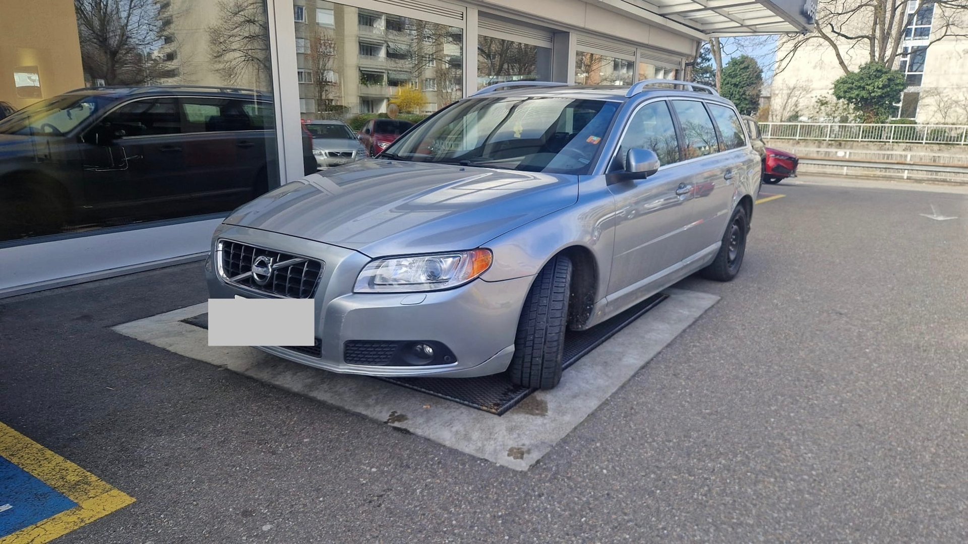VOLVO V70 D5 AWD