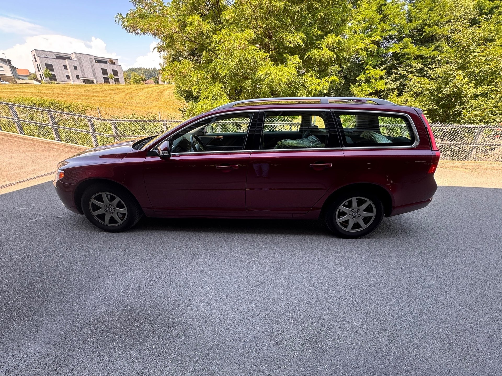 VOLVO V70 D5 AWD