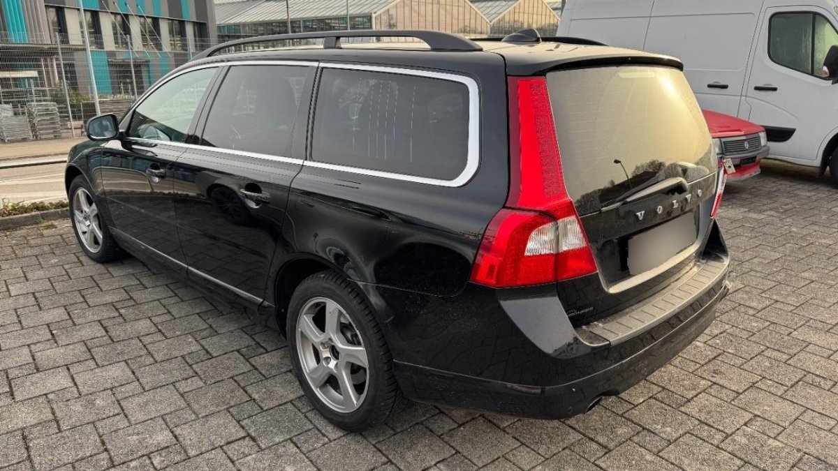 VOLVO V70 D5 Momentum, 215 HP