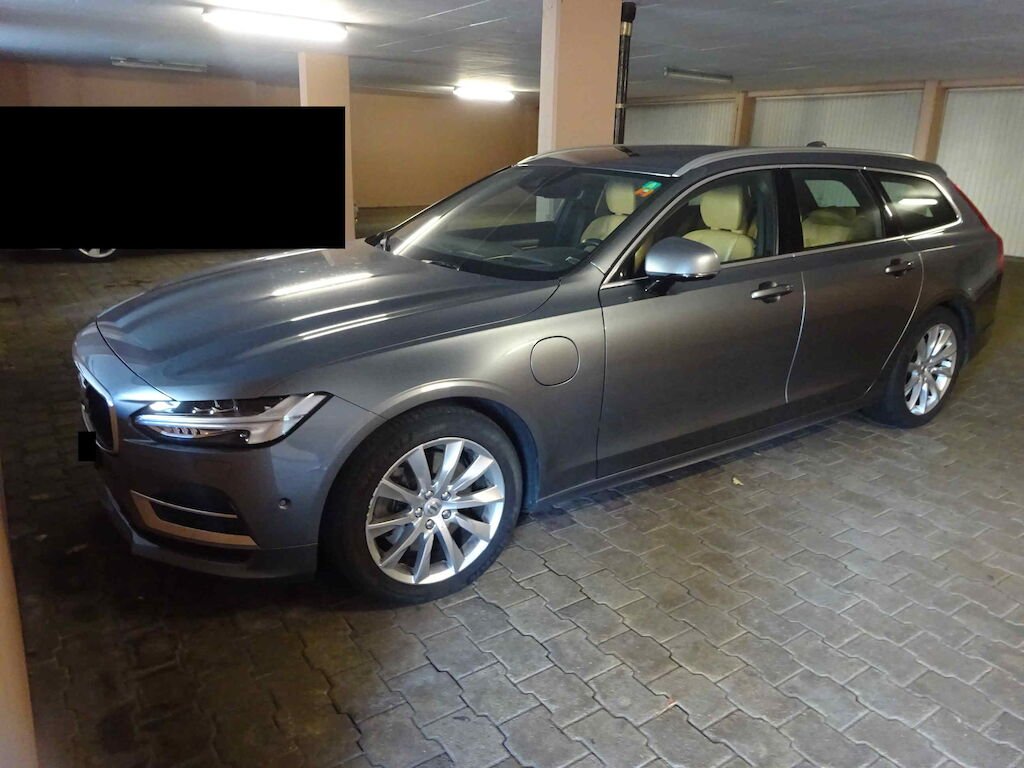 VOLVO V90 T8 EAWD MOMENTUM