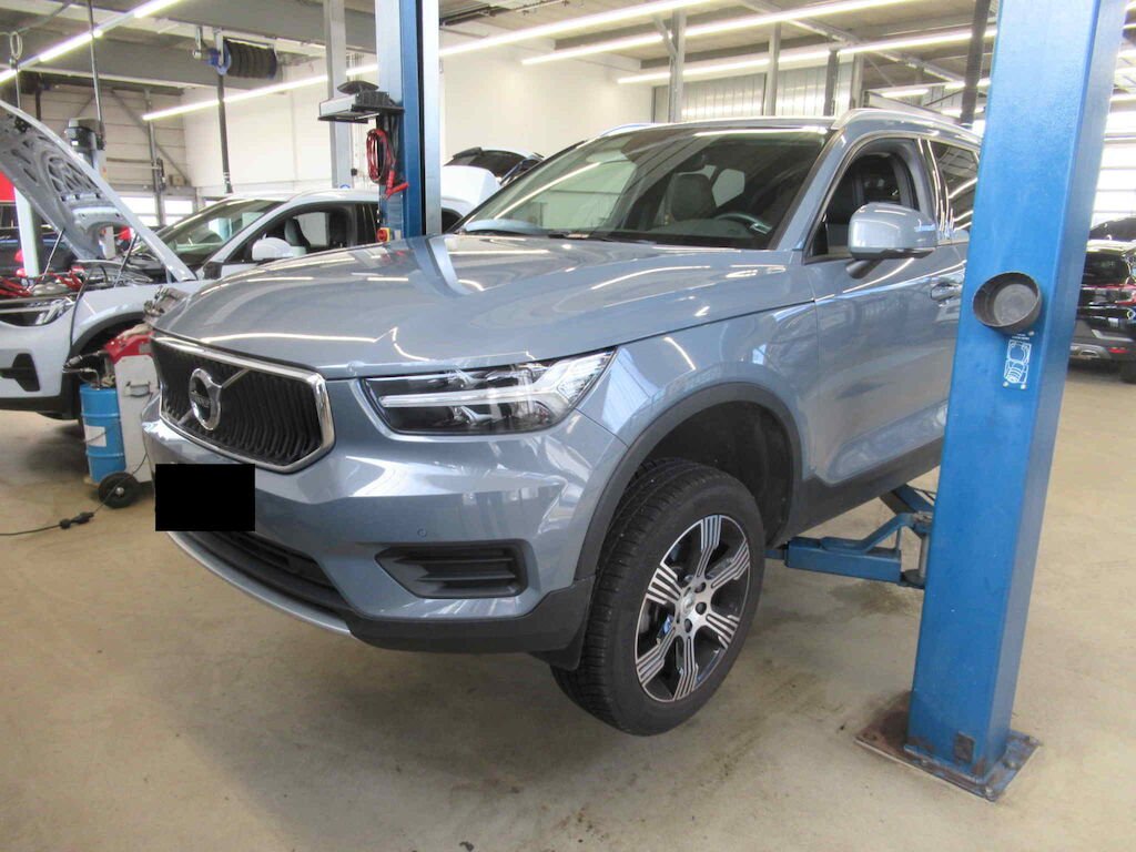 VOLVO XC40 T3 MOMENTUM