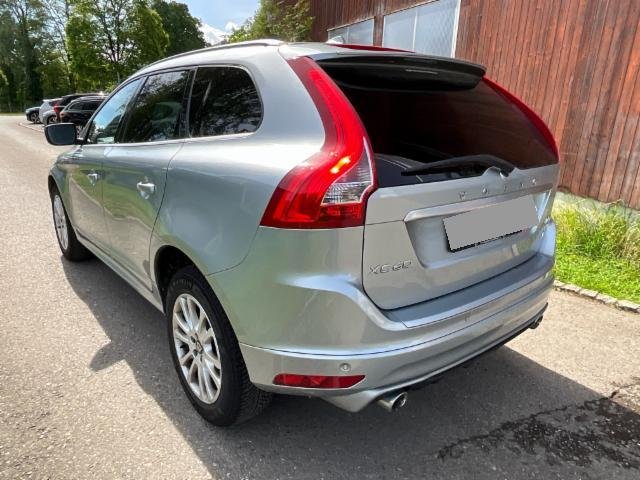 Volvo XC60 2.4 D5 Momentum AWD R-Design