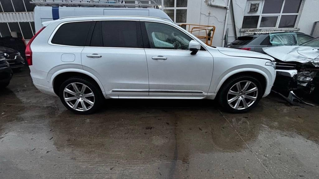 VOLVO XC90 D5 AWD Inscription, 235 HP