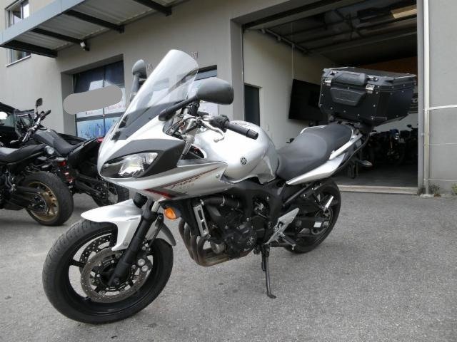 Yamaha FZ6S Moto