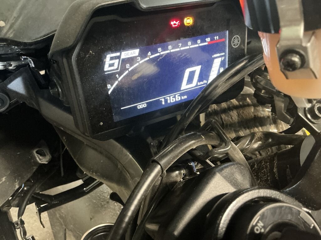 Yamaha R7