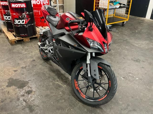 Yamaha YZF-R125 .