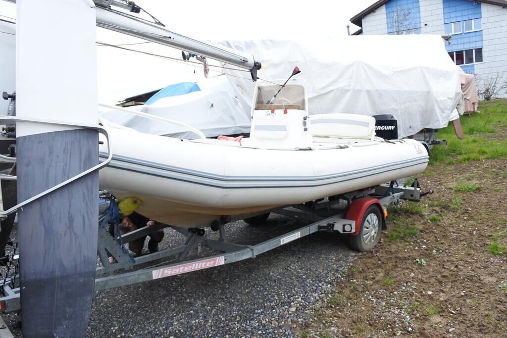 Zodiac YL480 De Luxe ( Festrumpfschlauchboot )